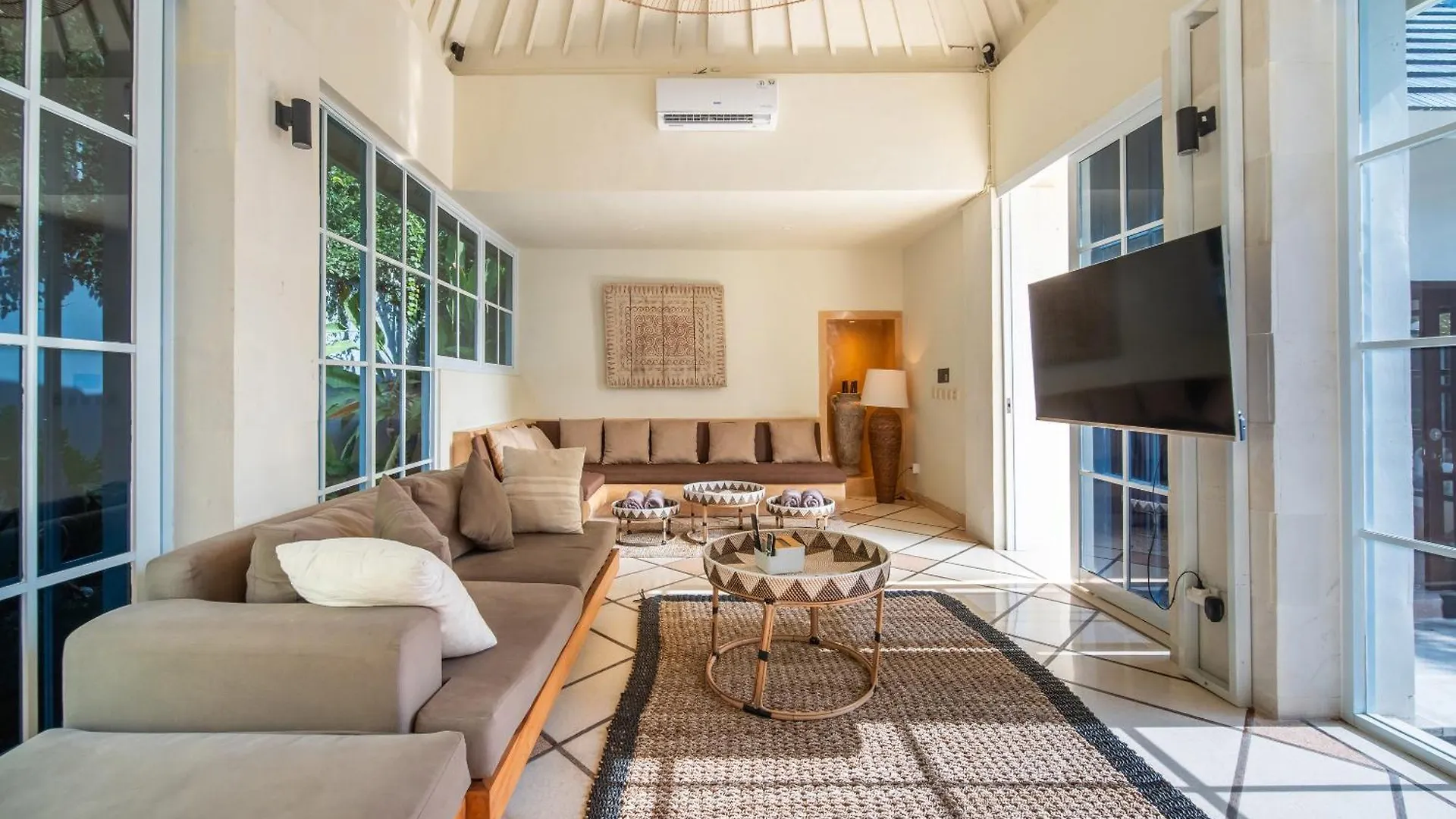 Villa Panchajanya - Seminyak Σεμινιάκ